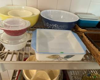 Vintage Pyrex dishes
