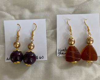 HHC519 - Myrna Lee Chang Vintage Glass & Agate Dangles