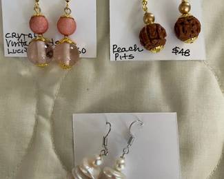 HHC512 - Myrna Lee Chang Pearl, Crystal /Lucite, Peach Pits Dangles