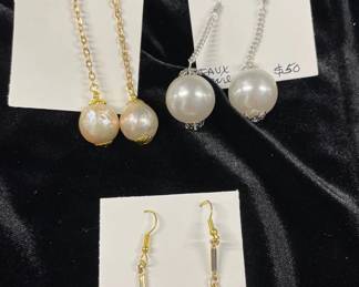 HHC430 - Myrna Lee Chang Big Faux Pearl & Crystal Dangle Earrings