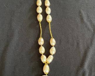 HHC500 - Myrna Lee Chang “Mother-of-Pearl Leaf Necklace 14 1/2”