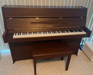 HHC213 Gorgeous Yamaha Piano-Like New