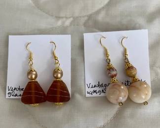 HHC517 - Myrna Lee Chang Vintage Lucite/Agate & Glass Dangles