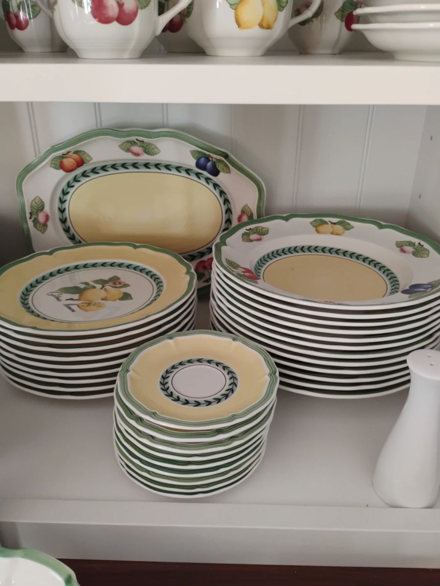 Bring the lush bounty of the French countryside to your table with this vibrant dinnerware and dishes set from Villeroy & Boch. Fresh summer fruits and leaf garlands adorn scalloped porcelain in pale, soothing hues.