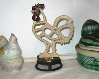 Lots of chickens, iron, metal, glass and pottery.