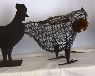 More metal chickens, to the right is a chicken lamp.