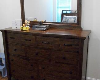 Dresser w/mirror
