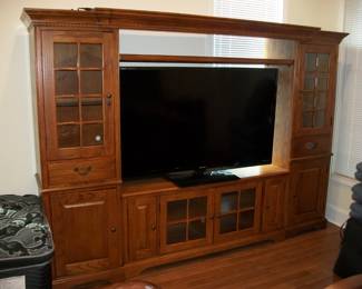 Riverside Furniture Wall Unit