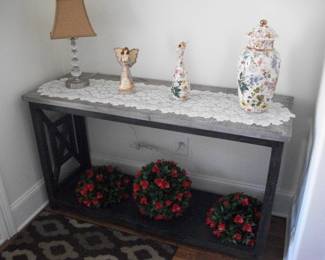 Entrance Table w/accents