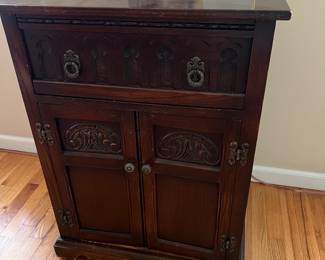 Stereo cabinet - top lifts up, doors open