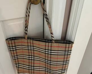 Burberry Tote (authentic)