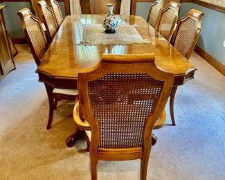 Thomasville dining table with two leaves and 10 chairs!!! 