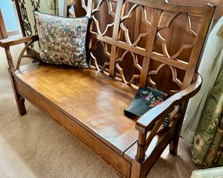 Sweet bench with storage under the seat