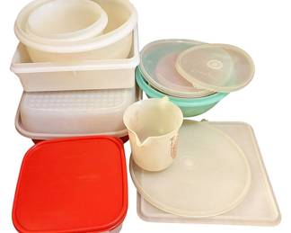 Assorted Tupperware Pieces