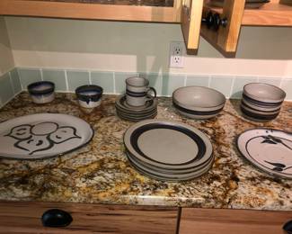 A collection of Otagiri Horizon stoneware dishes etc