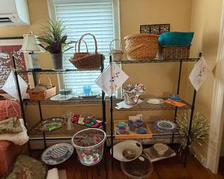 Baskets available ,small to larger sizes
Lot of them