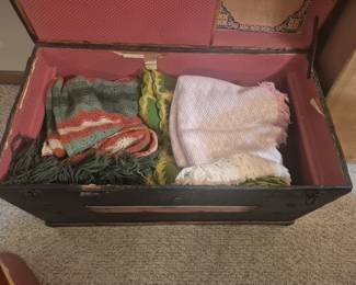 Trunk with blankets