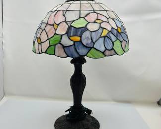 Vintage Tiffany Style-Stained Glass Table Lamp in Pink and Purple Floral Design
