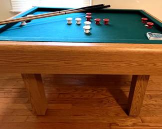 Bumper pool table