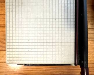 Paper cutter