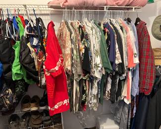 Large collection of Hawaiian shirts (mostly XL) and in good condition