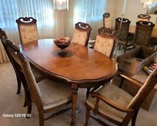 Traditional Style Drexel Heritage Solid Wood Dining Table with 6 Upholstered Chairs (includes 2 insert table extensions allowing for seating up to ten)