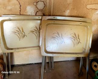 4 Vintage TV Trays with distinctive wheat design