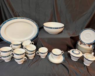 Oscar De La Renta Aviance Serving