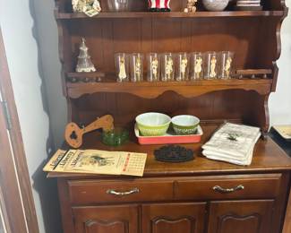 Fun kitchen hutch in great shape