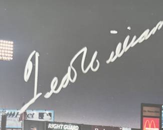 autograph detail