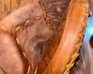 Nokona catchers mit