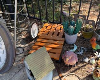 yard art, lawn decor