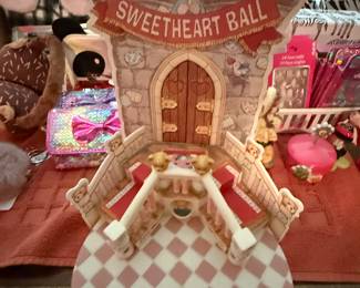 Sweetheart Ball stand