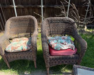 wicker lawn chairs