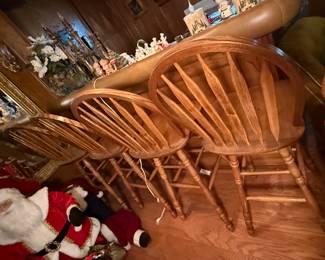 4 wooden bar stools