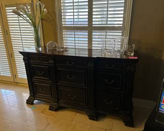 Black sideboard, very pretty!