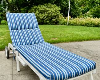 Grosfillex Boutique Adjustable Lounge Chair
