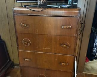 Vintage chest of drawers