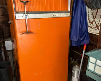 Vintage Fridge "Keg-or-ator"