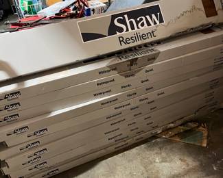 660+ sq. ft flooring.
