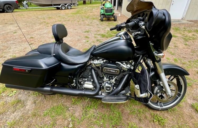 2017 Harley FLHXS. Mileage - 19,847.  Body style-touring, has screaming eagle stage 1 kit installed, brand new battery, Akrapovic exhaust kit, bassani headpipe, direct link digital license, brand new tires. Bike is in excellent condition!