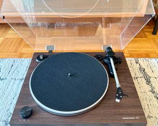 Crosby Turntable (C8)