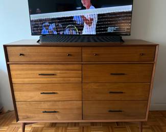 West Elm Mid-Century 8-Drawer Tall Dresser
Acorn-finish vertical chest with minimalist metal hardware