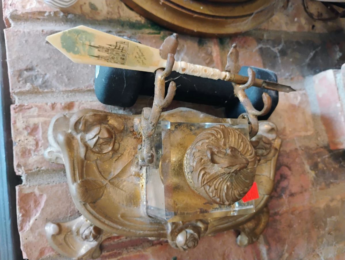 1. ANTIQUE DECOR $50