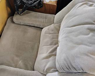 200. BEIGE RECLINER $40