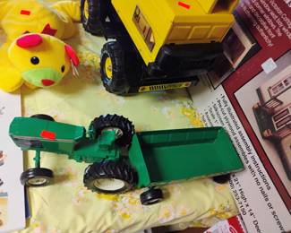 40. JOHN DEERE TRACTOR AND CART $20 METAL