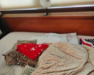 123. QUEEN SIZE BED $95
