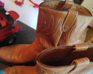 128. COWBOY BOOTS SIZE 91/2 $25