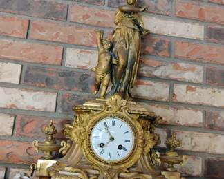 160. MANTLE CLOCK DOES NOT WORK $50