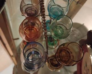 118.  SET OF SMALL GLASSES $8